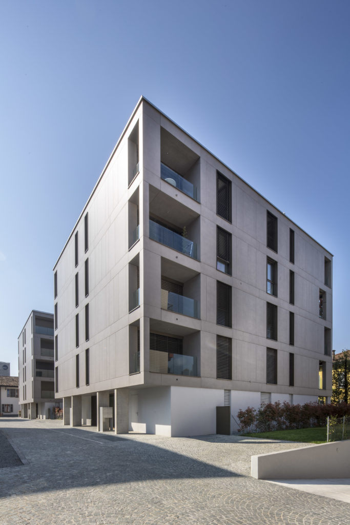 Fotografia di architettura ed interior a Mendrisio (Ticino_Svizzera) Coppia di palazzi in stile moderno per uso abitativo civile.